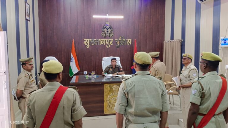 Sultanpur News: पुलिस अधीक्षक ने ली परेड की सलामी, दंगा नियंत्रण उपकरणों का हुआ अभ्यास