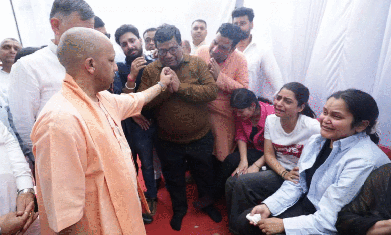 Pahalgam Terror Attack में शहीद शुभम द्विवेदी को श्रद्धांजलि देने कानपुर पहुंचे मुख्यमंत्री योगी आदित्यनाथ