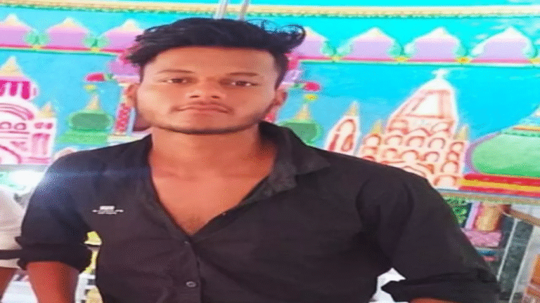 Hapur News: बस में पानी बेचने वाले युवक की मौत, बस से उतरते समय हुआ हादसा – फरार हुआ डग्गामार बस चालक