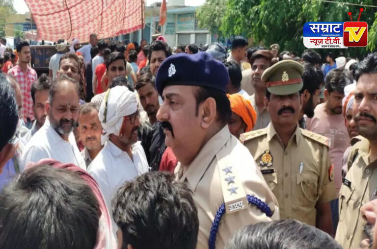 Bulandshahr News: सड़क हादसे में मौत, गुस्साये ग्रामीणों ने किया प्रदर्शन, 150 लोगों पर FIR दर्ज