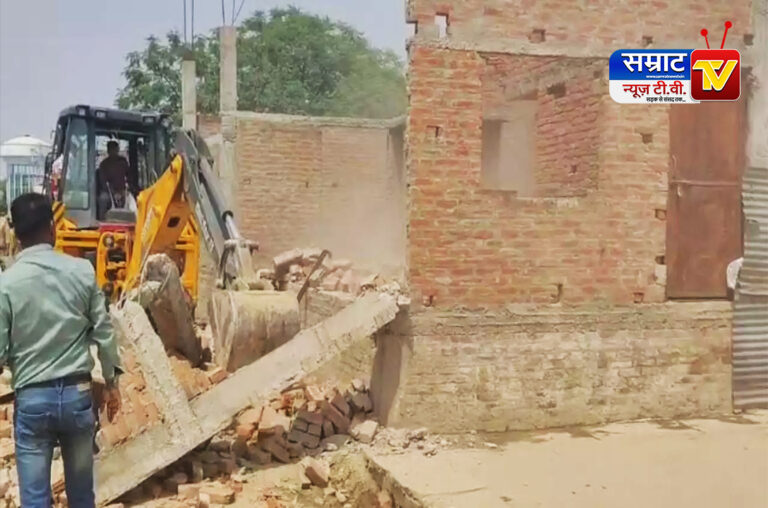 Sitapur News: सीतापुर में चला बुलडोजर, 20 करोड़ की नजूल भूमि को कराया गया कब्जा मुक्त