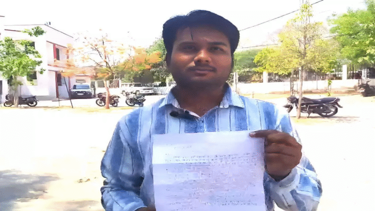 Jhansi News: सब्जी बैंचने वाले ने इंस्पेक्टर पर लगाए उत्पीड़न के गंभीर आरोप, कहा सब्जी नहीं दी तो चिढ़ गए साहब