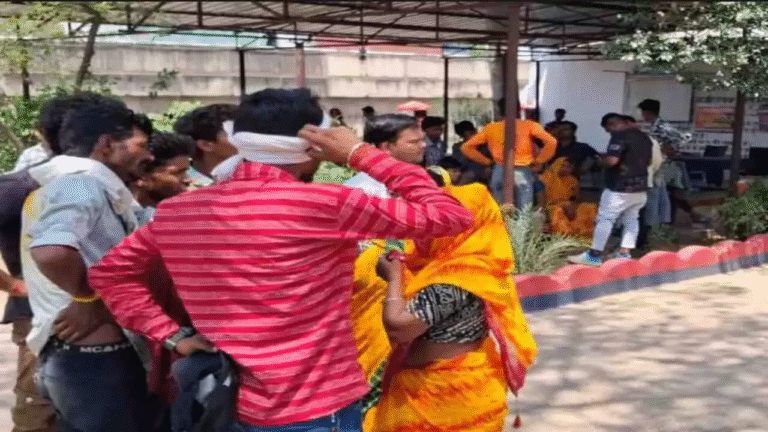 Girlfriend picked up the groom from the pavilion and reached the police station