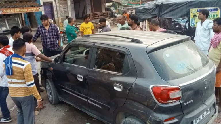 chandauli-news-family-caught-the-thief-red-handed-while-he-was-running-away-after-stealing-from-a-house