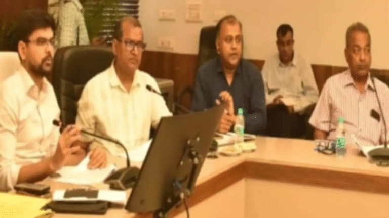 Moradabad News: CDO ने मुख्यमंत्री प्राथमिकता कार्यक्रमों की समीक्षा, धीमी प्रगति पर जताई चिंता