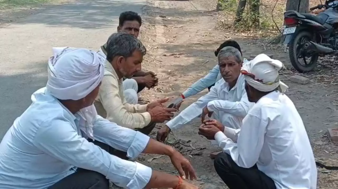 Dead body of an old farmer found in the fields in Dinapur village of Aligarh.