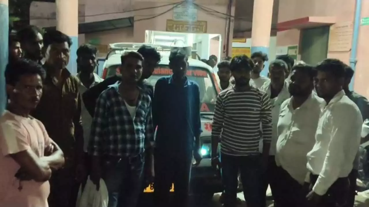 Two bikes collided head-on in Aligarh