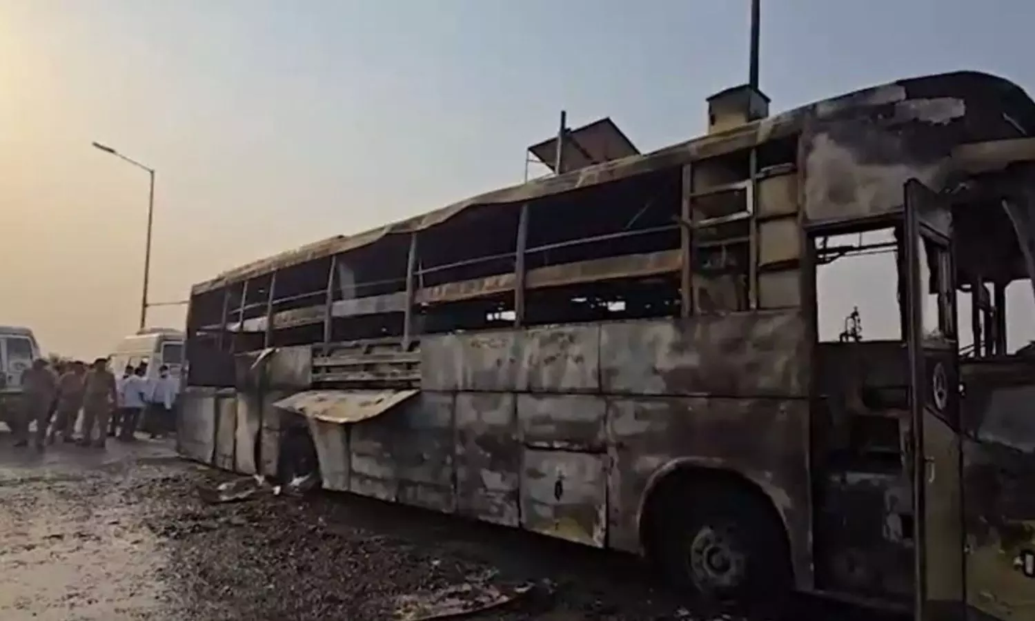 Fire broke out in a moving bus in Lucknow