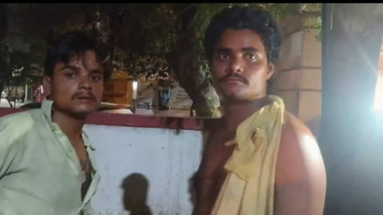 Raebareli News: Without any inquiry, the villagers beat up two innocent brothers thinking they were thieves
