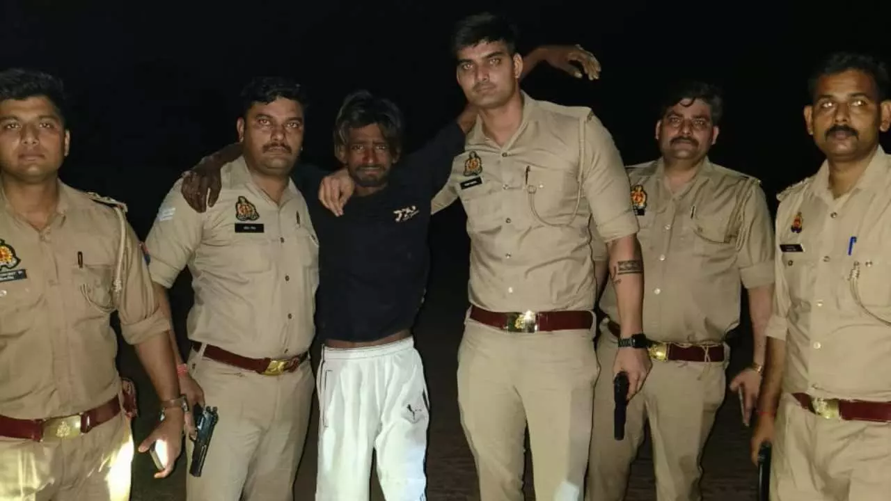 Encounter between the miscreant who stole the idol from the temple and the police