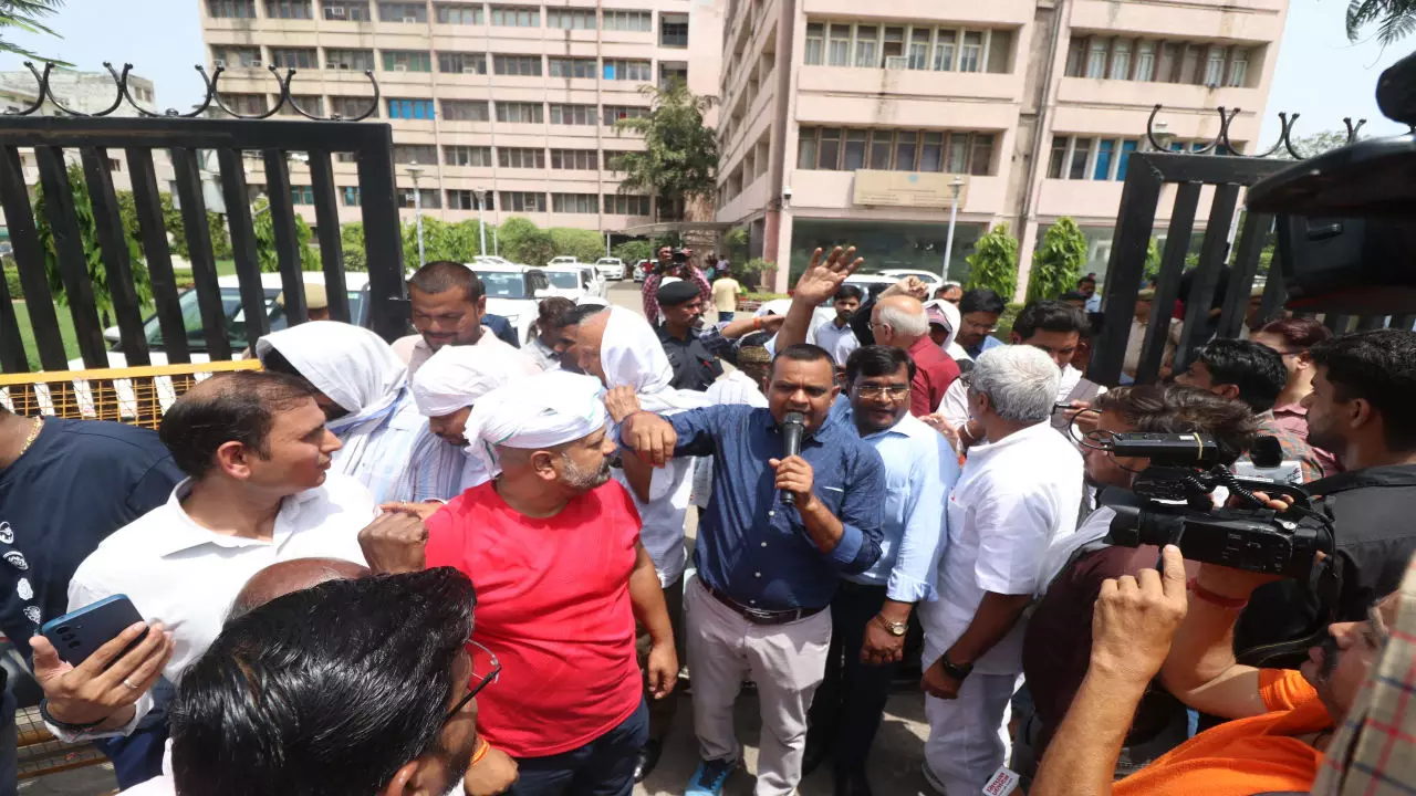 Electricity workers protest at Shakti Bhawan in Lucknow