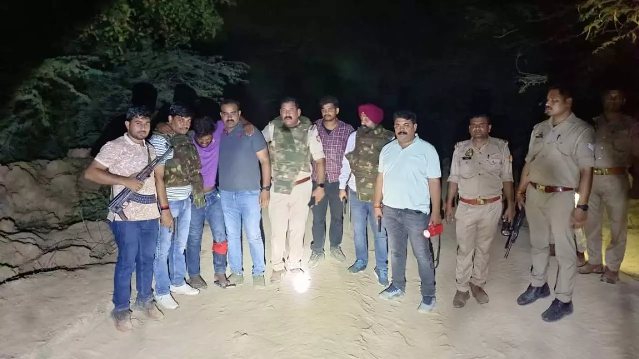 A criminal with a bounty of 25 thousand rupees arrested in an encounter at Khiria Ghat