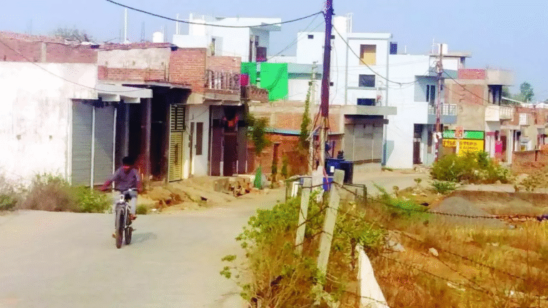 Colony settled on government land in front of Anjani Mata Temple