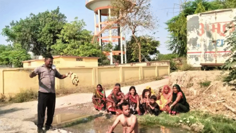 Former area panchayat member protested by going half naked