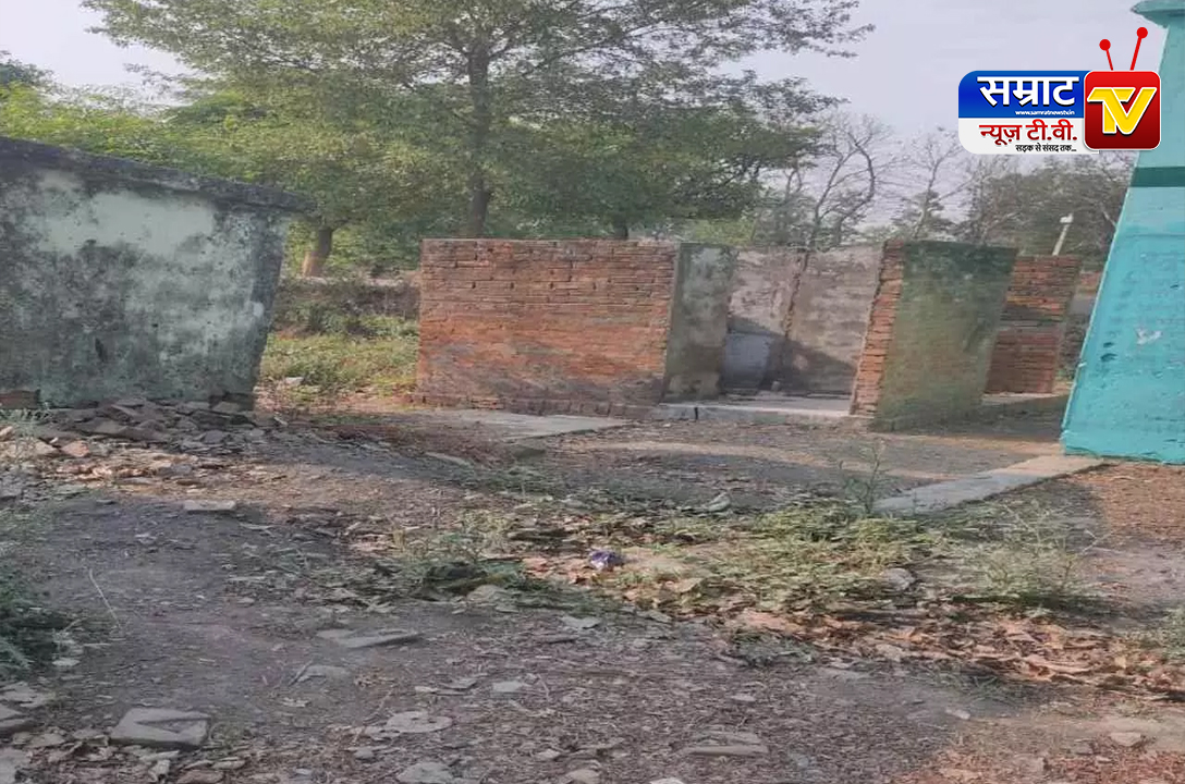 School with 105 students is deprived of toilet
