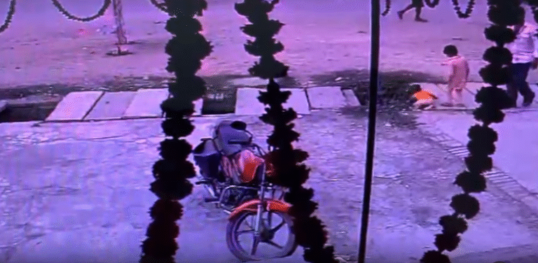 Bareilly News: नाले में गिर गया था बच्चा युवक ने सतर्कता से बचाई जान, पूरी घटना कैमरे में कैद