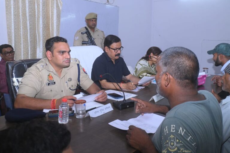 Bareilly News: संपूर्ण समाधान दिवस में DM-SSP ने सुनीं जनता की समस्याएं, 84 शिकायतों में से 6 का मौके पर निस्तारण