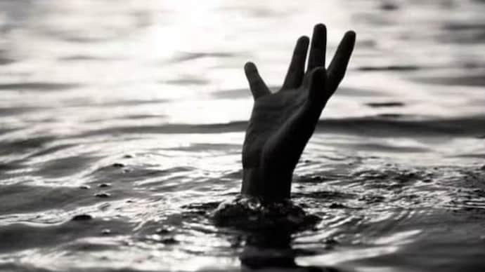 A young man who went to immerse the puja material drowned in the canal