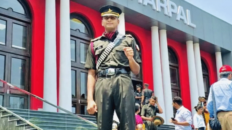 Aligarh News: पिता थे कैप्टन, बेटा बना लैफ्टिनेंट – अलीगढ़ की वसुंधरा कॉलोनी में जश्न का माहौल