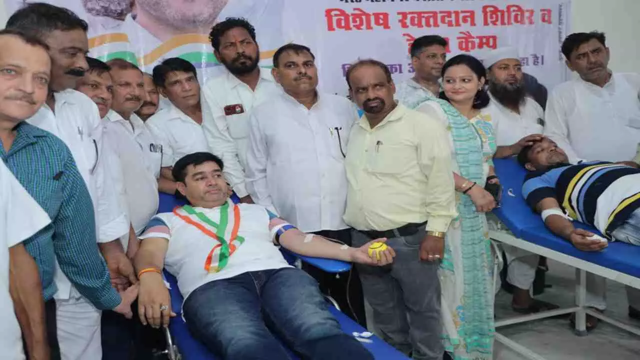 Congress workers donated blood on Rahul Gandhi's birthday