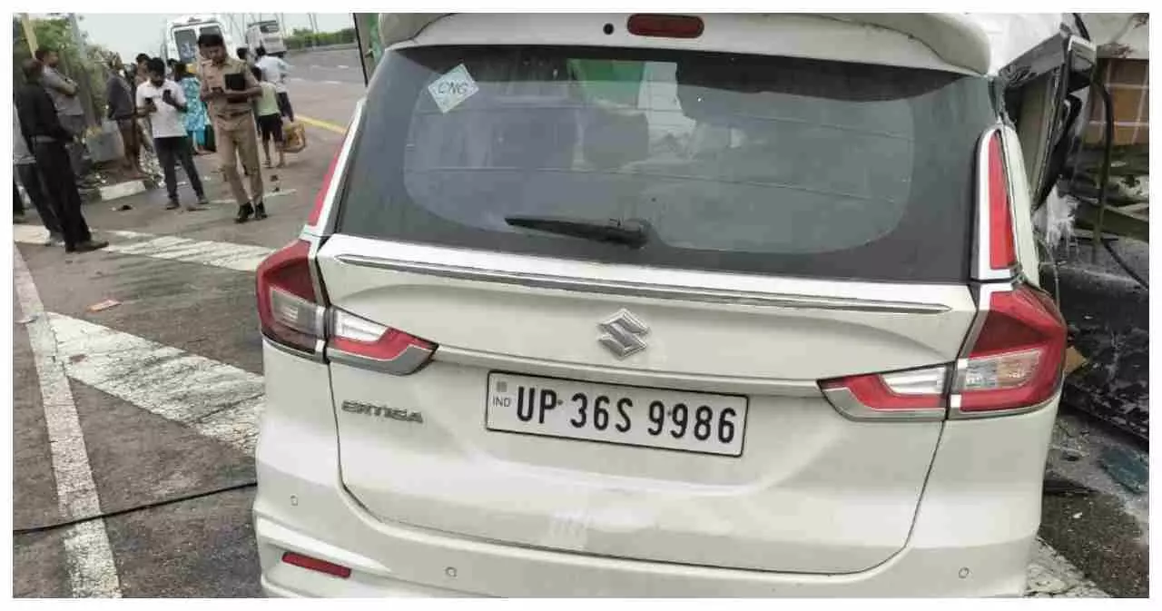 Inspector dies on expressway, six including constable injured