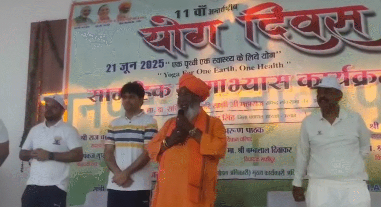 Sakshi Maharaj did yoga practice
