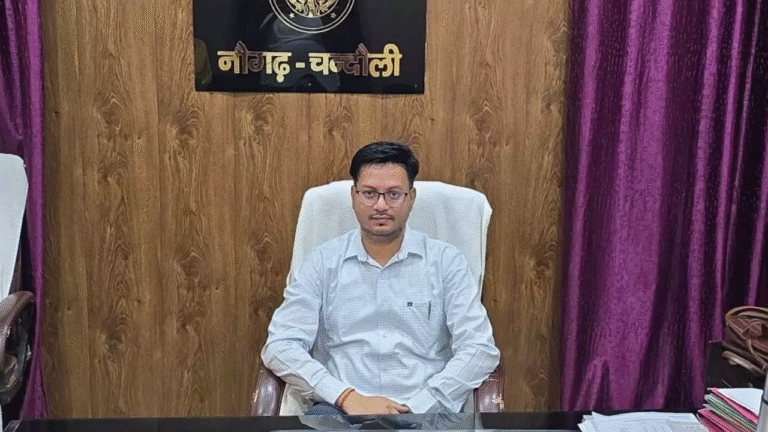 Chandauli News: नौगढ़ में ‘फैमिली आईडी’ की दस्तक, गांव-गांव जाकर पंचायत सहायक और आशा बहुएं बना रहीं डिजिटल पहचान