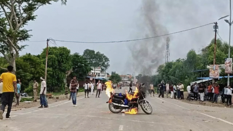 Bhim Army Protest: चंद्रशेखर आज़ाद को रोके जाने पर भड़के कार्यकर्ता, करछना में घंटों तक मचा उत्पात