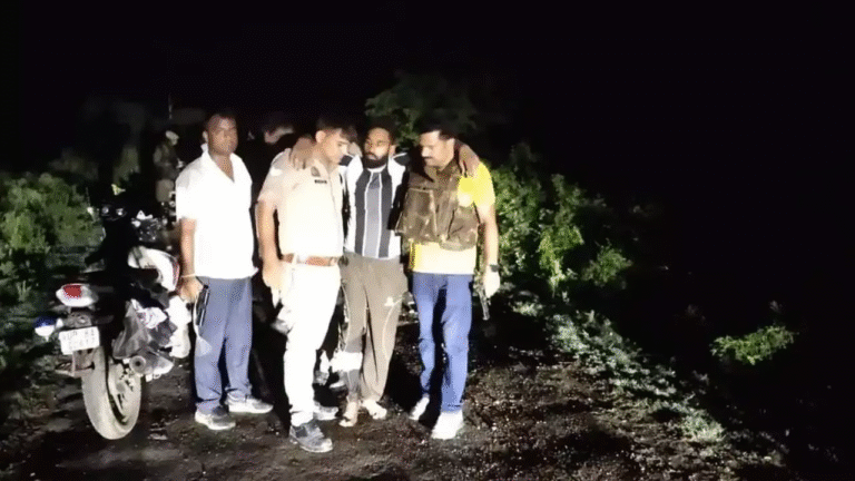 Encounter between police and miscreants in Mainpuri