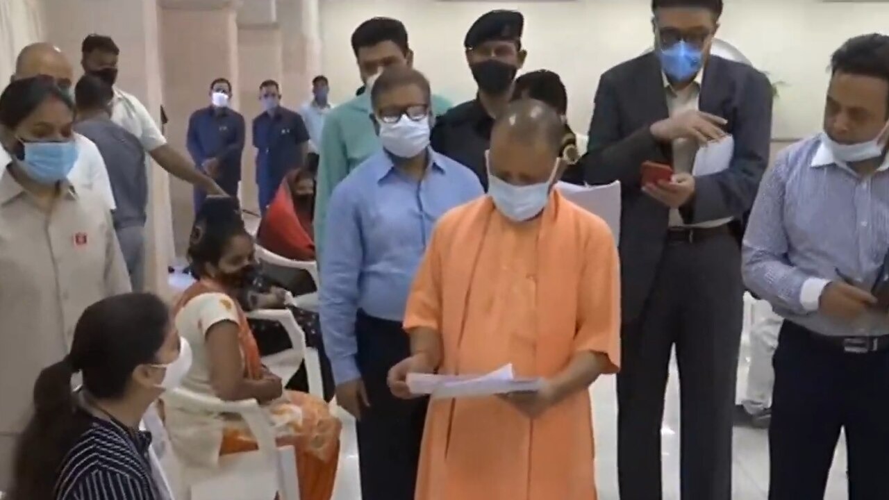 CM योगी के जनता दरबार में हड़कंप! गाजियाबाद के रिटायर्ड फौजी ने खाया जहरीला पदार्थ, सिविल अस्पताल में चल रहा इलाज