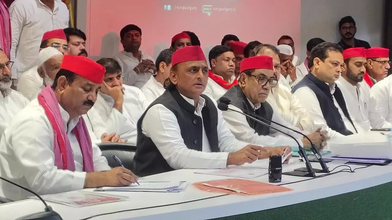 Lucknow news : गोरखपुर एनकाउंटर पर अखिलेश यादव ने उठाए सवाल, कहा—CM के जिले में पुलिस क्या कर रही थी?