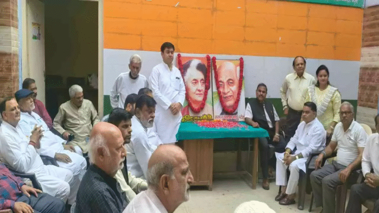 Meerut News: मेरठ में कांग्रेसजनों ने इंदिरा गांधी, सरदार पटेल और आचार्य नरेंद्र देव को दी भावपूर्ण श्रद्धांजलि