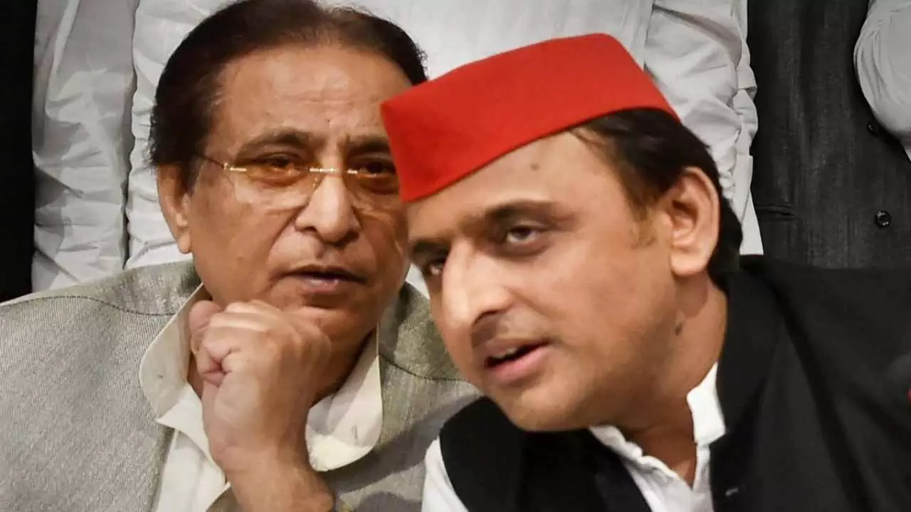 Akhilesh Yadav Reached Rampur : अखिलेश यादव से मिले आजम खान, बसपा में जाने की अटकलों पर लगा ब्रेक