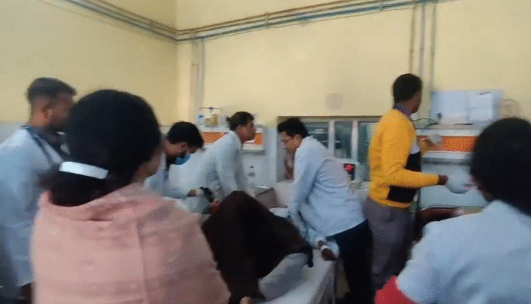 Gonda News: सहायक अध्यापक-BLO ने खाया ज़हर, लखनऊ रेफर – काम के दबाव को बताया कारण