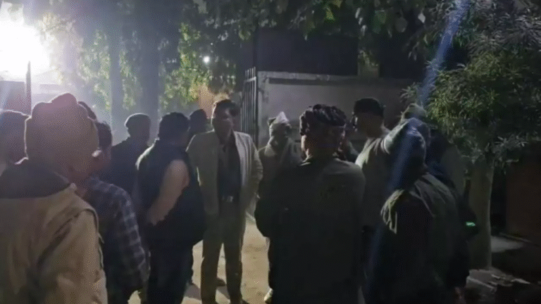 Etah News: तेज रफ्तार कैंटर की बाइक से टक्कर, पत्रकार समेत तीन युवकों की मौत