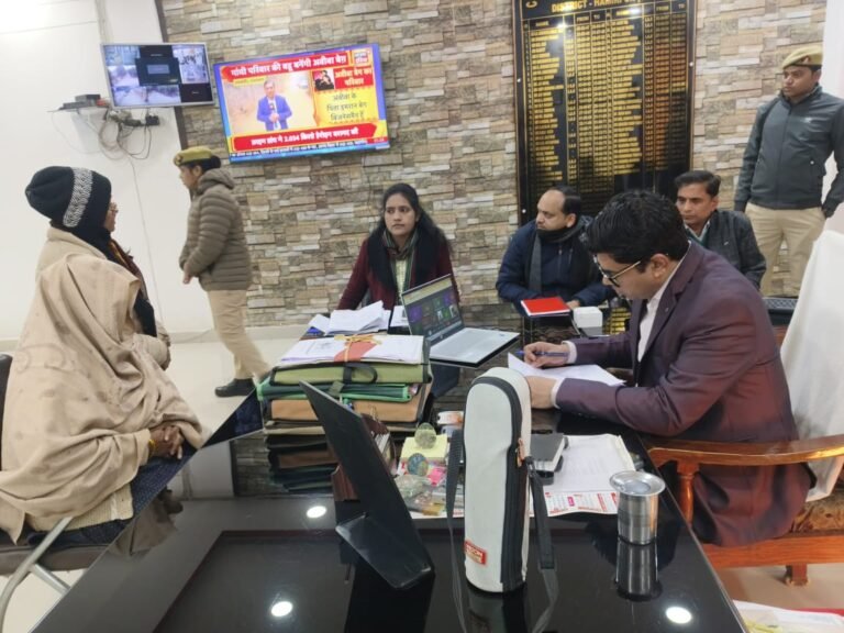 Hamirpur News: जिलाधिकारी की जनसुनवाई, 92 शिकायतों में अधिकांश का मौके पर निस्तारण