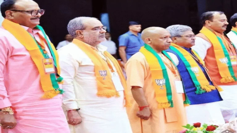 UP News: UP BJP में बड़ा संगठनात्मक फैसला, 6 फरवरी तक लखनऊ आने पर रोक, बैठकों और दौरों पर भी विराम