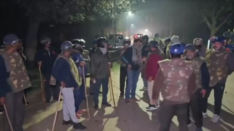 Varanasi News: BHU कैंपस में छात्रों के दो गुटों के बीच हिंसक झड़प, रुइया और बिरला हॉस्टल में पत्थरबाजी