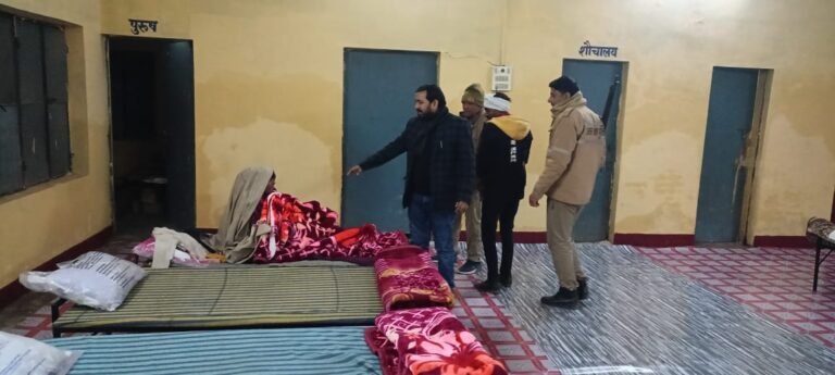 Hamirpur News: शीतलहर के बीच प्रशासन सतर्क, सरीला व गोहांड के रैन बसेरों का निरीक्षण