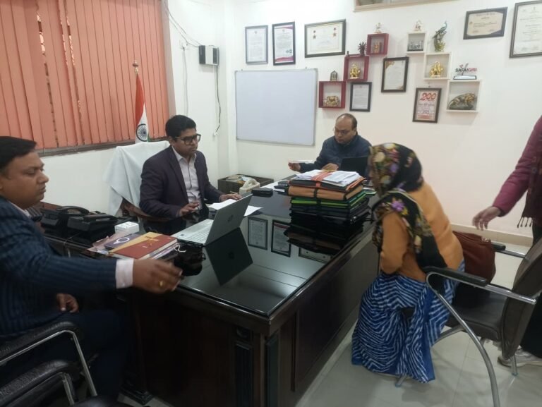 Hamirpur News: जनसुनवाई में जिलाधिकारी ने सुनीं 89 शिकायतें, अधिकांश का मौके पर हुआ निस्तारण