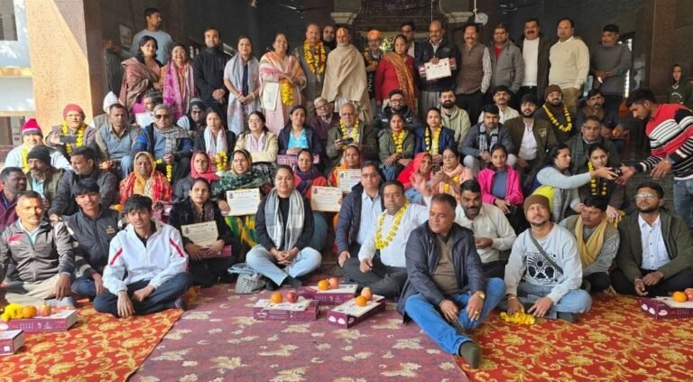 Barabanki News: सेवाभावी डॉक्टरों की विदाई के साथ हड़िया कोल में निःशुल्क ऑपरेशन शिविर का समापन