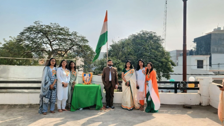 Lucknow News: इंडिया 24×7 लाइव टीवी न्यूज़ चैनल में हर्षोल्लास के साथ मनाया गया 77वां गणतंत्र दिवस