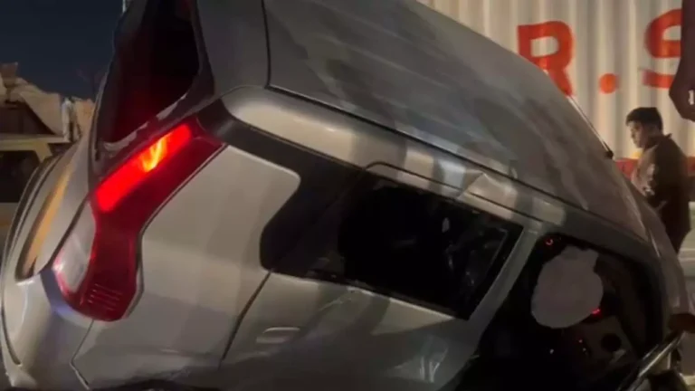 Hapur News: एनएच-9 पर दो वैगनआर की भीषण टक्कर, एक कार डिवाइडर पार कर पलटी