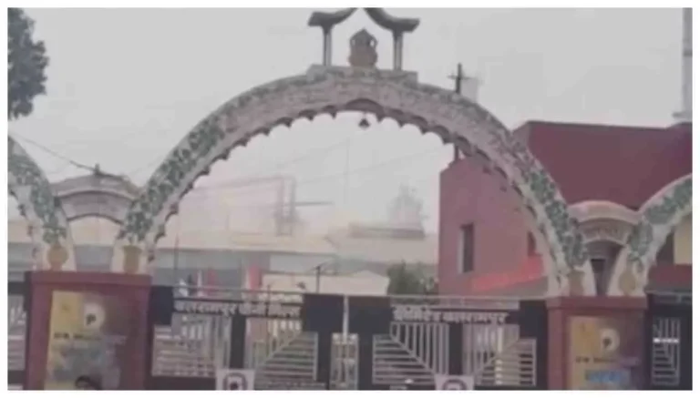 Balrampur News: 23 साल सेवा के बाद बलरामपुर चीनी मिल कर्मचारी बर्खास्त, बहाली न होने पर आत्मदाह की चेतावनी