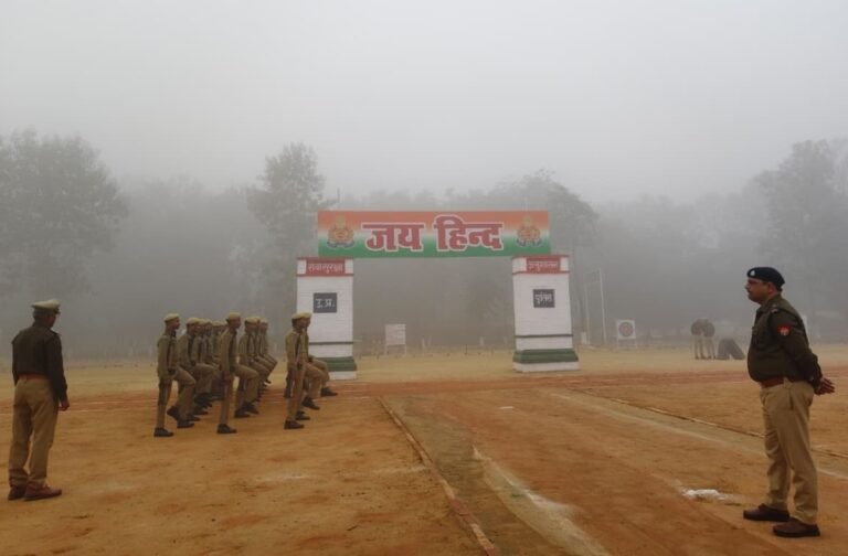 Barabanki News: बाराबंकी में साप्ताहिक परेड का आयोजन, अपर पुलिस अधीक्षक ने ली सलामी