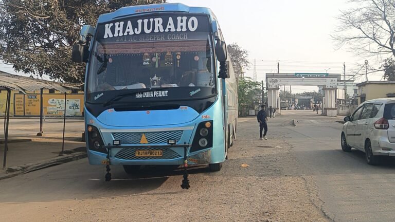 Jalaun News: शताब्दी बसों पर चला परिवहन विभाग का हंटर, बिना दस्तावेज संचालन पर कार्रवाई