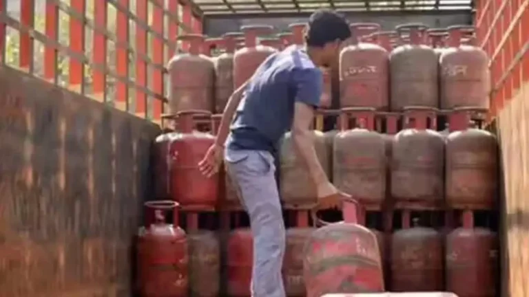 LPG Cylinder Weight Cut Plan: सप्लाई कम, मांग ज्यादा: LPG सिलेंडर में 4.2 किलो की कटौती की योजना