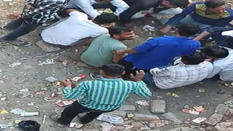 Aligarh News: अलीगढ़ में खाली प्लॉट बना जुए का अड्डा, वीडियो वायरल होने के बाद पुलिस जांच तेज