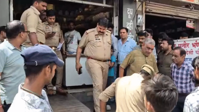 Aligarh News: अलीगढ़ में दिनदहाड़े फायरिंग से सनसनी, डेयरी पर बैठे युवक को बनाया निशाना