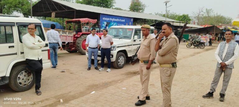 Hamirpur News: माँ महेश्वरी धाम मेले की तैयारियों का जायजा लेने पहुंचे अधिकारी, नदारद मिले सफाईकर्मियों का रोका एक दिन का वेतन